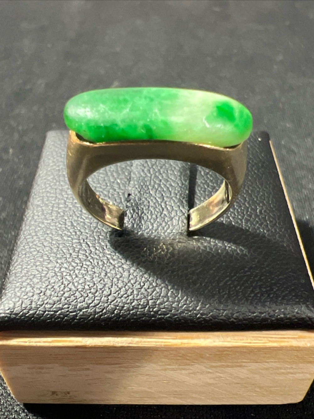 Vintage 14K Yellow Gold Green Jadeite Cabochon Saddle Stone Ring Size 5
